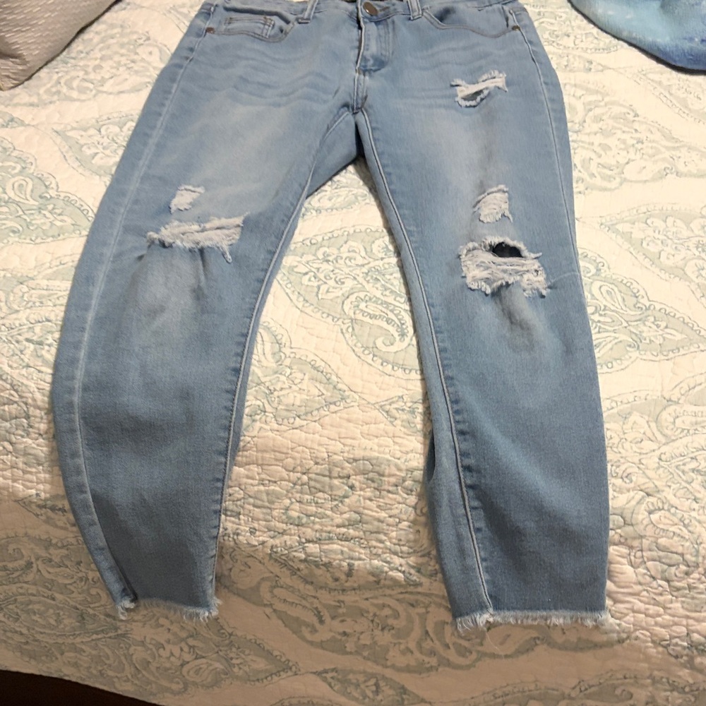 Distressed Light Blue Women's cropped skinny Jeans